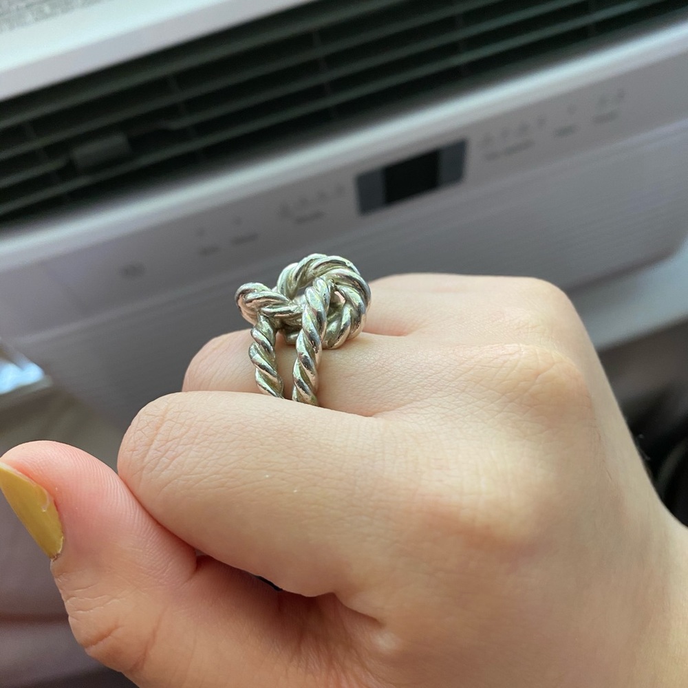 Cute knotted ring - Picture 2 of 3